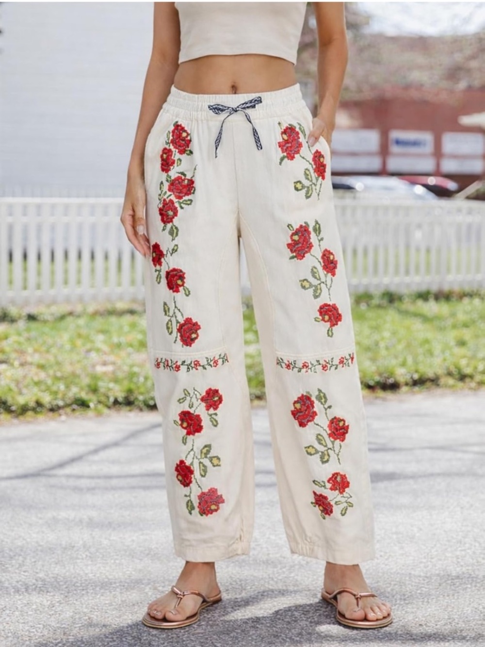 Mid Rise Barrel Jeans for Women Embroidered Wide leg M